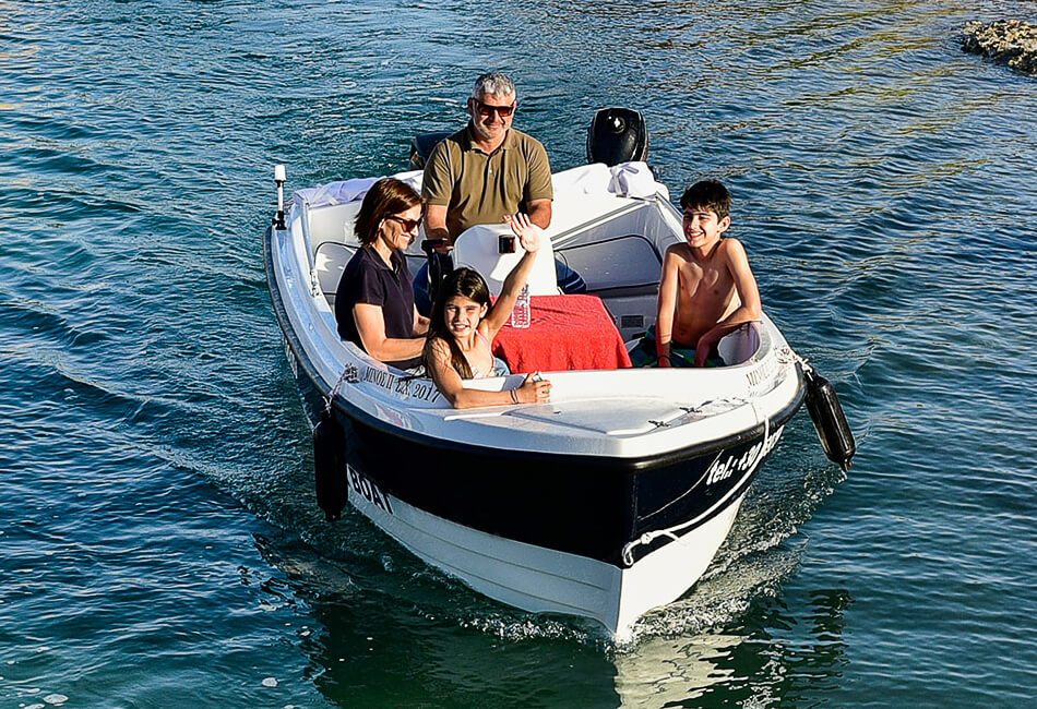 15 ft Kruger 1 Speedboat