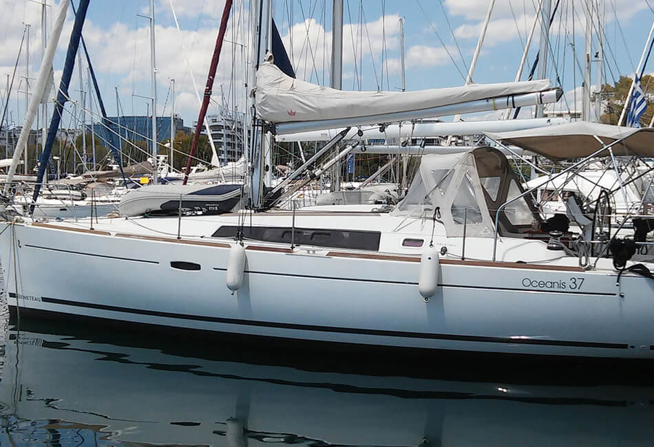 37 ft Oceanis Luxury Yacht
